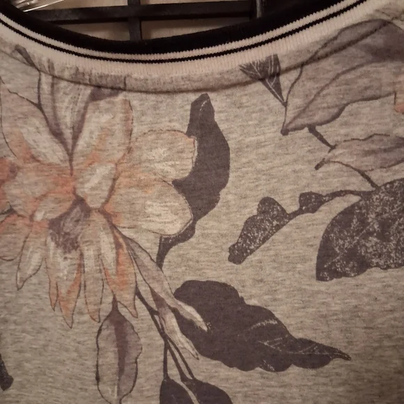 Calvin Klein Performance Stretch Floral (Gray Purple Cream) Short Sleeve Top- Lg - Picture 5 of 7